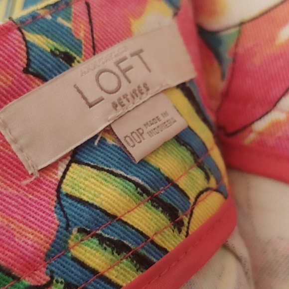 LOFT Ann Taylor Tropical Floral  Pencil Skirt.  00 petite. 🌺 - Picture 11 of 13